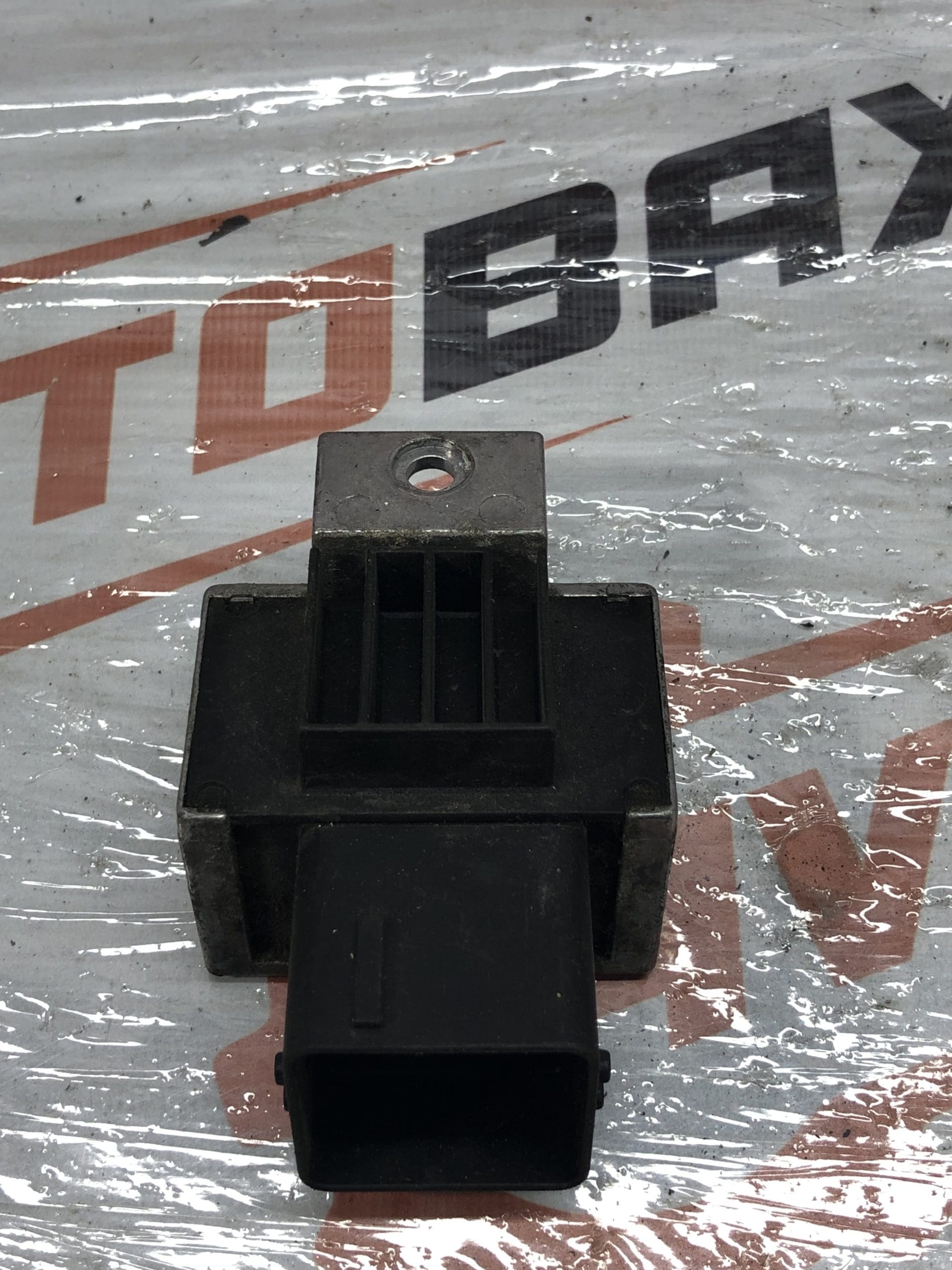 Реле свічок розжарювання Renault Master 8200859243 — Renault Master