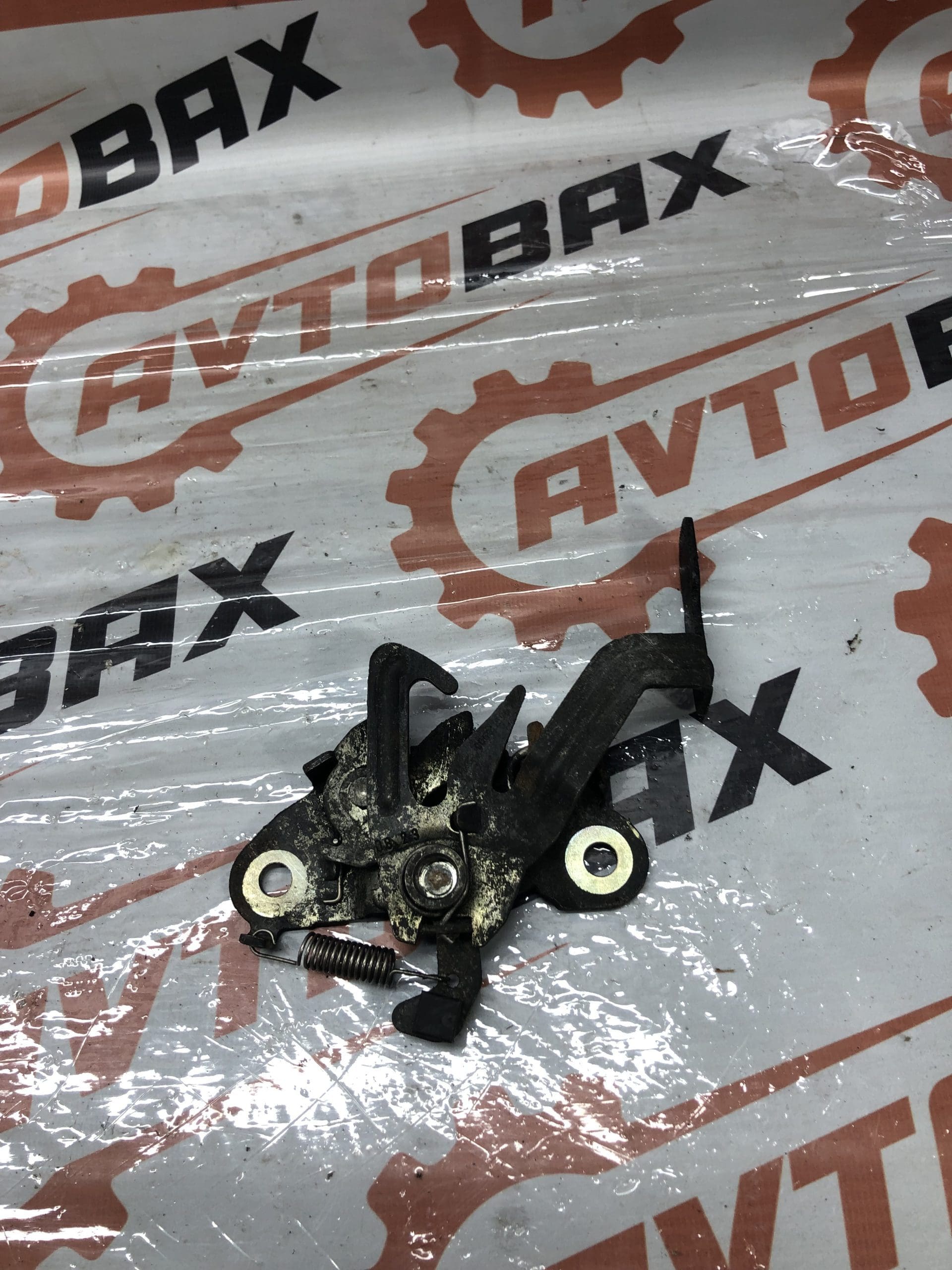 ZK0012 9660115980 замок капота Peugeot 308 — Peugeot 308
