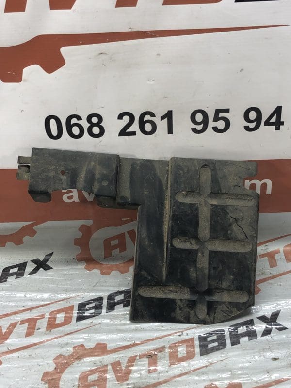 Дефлектор радіатора Renault Trafic 8200152550 — Renault TRAFIC