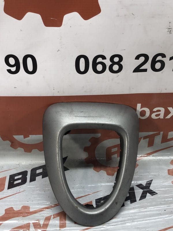 Декоративна накладка куліси Nissan Qashqai P13717A77000 — Nissan Qashqai
