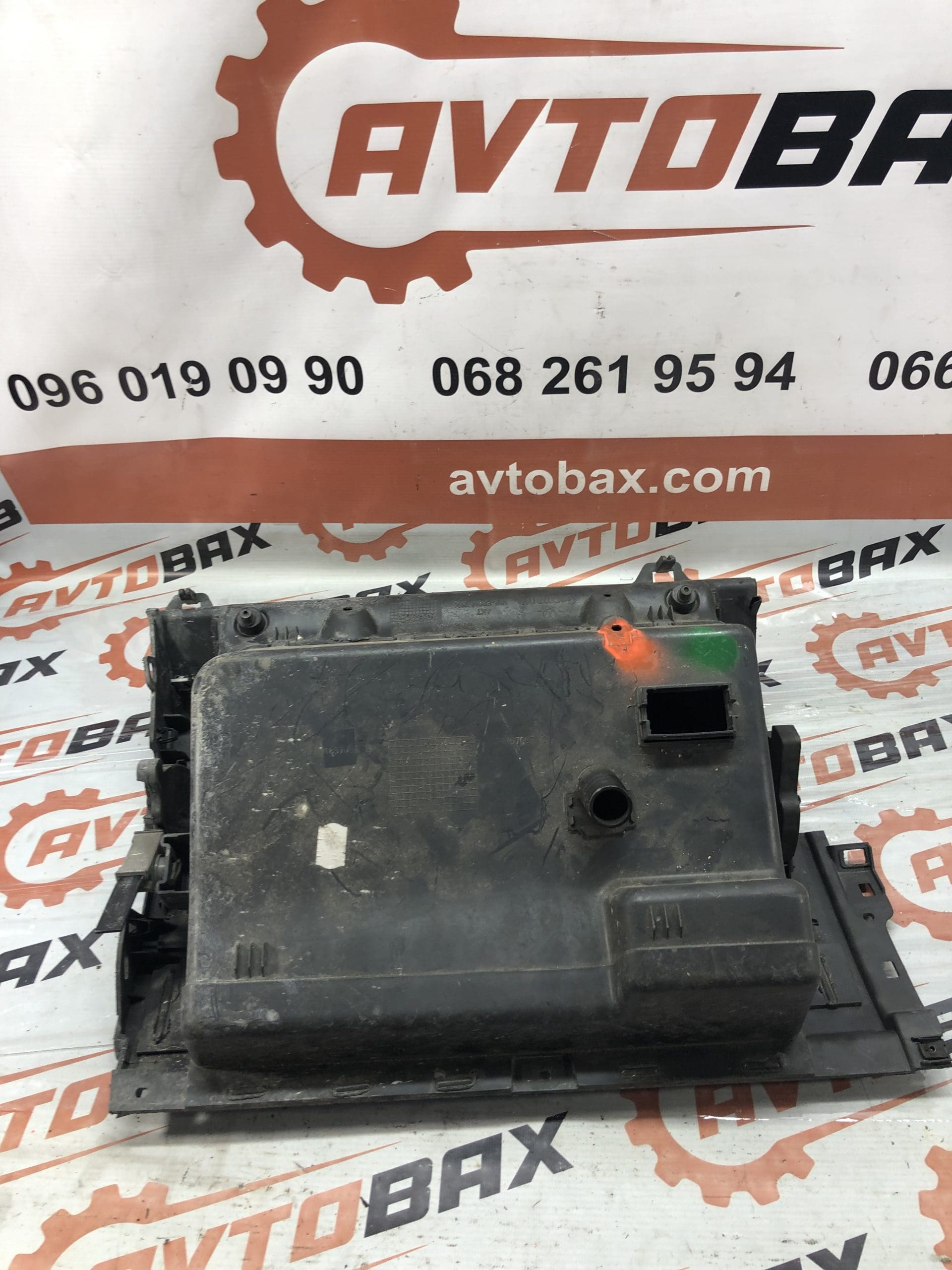 Бардачок Volkswagen Touran 1T1857097C — Volkswagen Touran