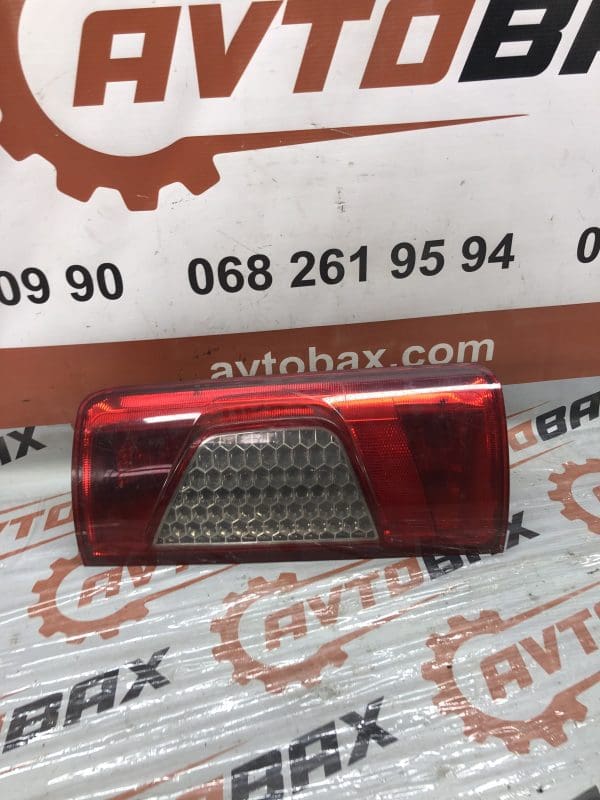 Ліхтар задній правий з 2009 Ford Connect 9T1613404AD — Ford Connect
