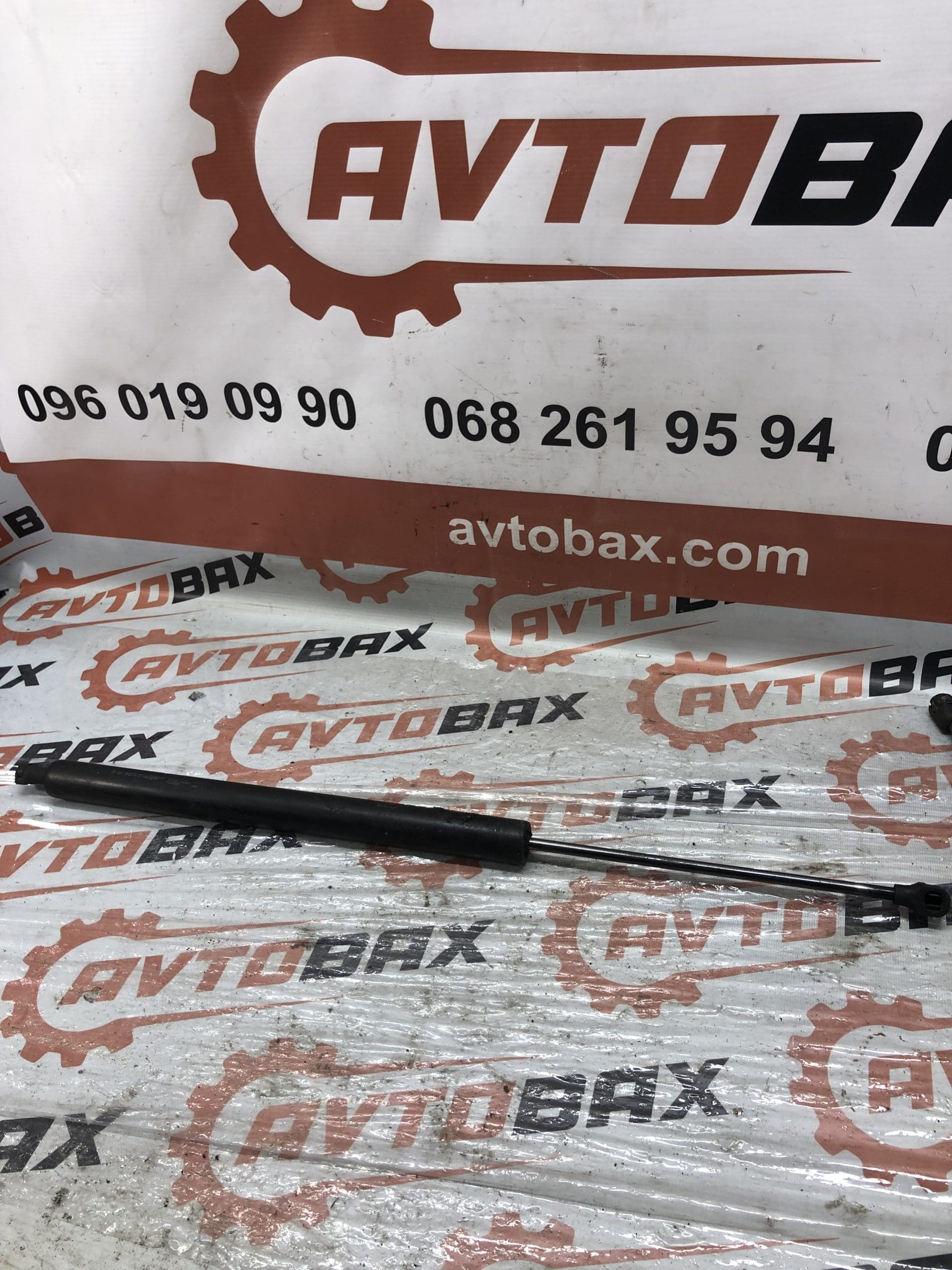 Амортизатор кришки багажника Peugeot Partner 9680677780 — Peugeot partner