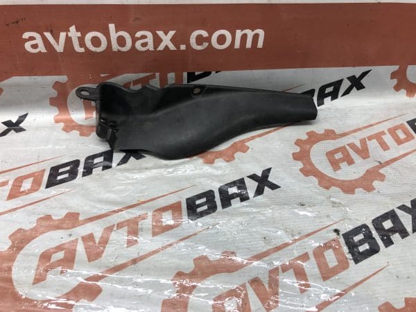Декоративна накладка лобового скла права Renault Trafic 7700312795 — Nissan Primastar