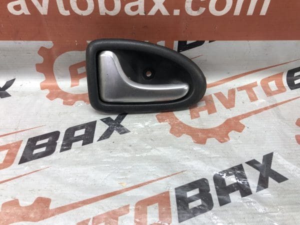 Ручка дверей передньої лівої внутрішня Renault Trafic 8200028994 — Nissan Primastar