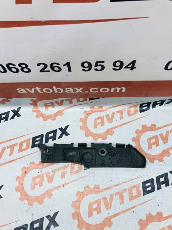 Кронштейн заднього бампера правий Citroёn C4 9646790180 — Citroen c4