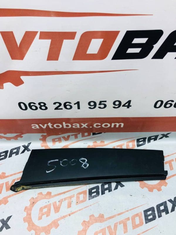 Накладка задньої правої дверки Peugeot 5008 96859283 — Peugeot 5008