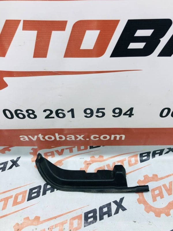 Накладка ліхтаря заднього лівого (ущільнювач дверей задніх) Peugeot 5008 9685603580 — Peugeot 5008