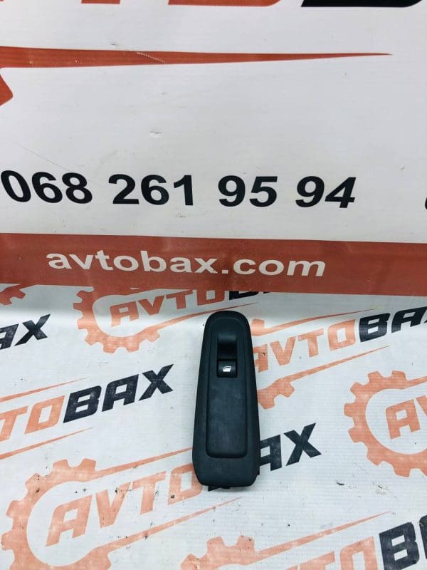 Кнопка склопідіймача передня права Peugeot 308 96777320/1336251X — Peugeot 308 Hatchback