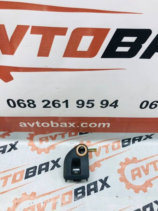 Кнопка склопідйомника Peugeot 308 9661118877 — Peugeot 308