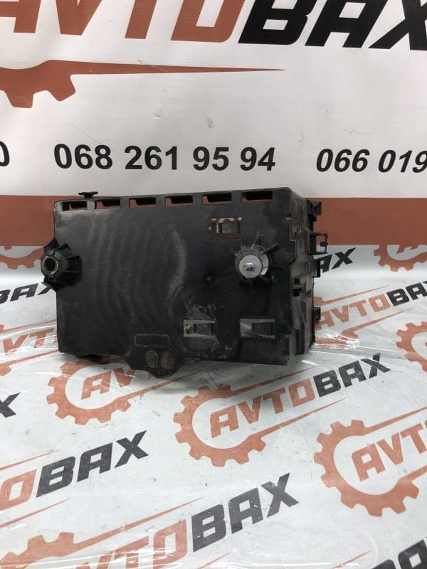 Корпус (підставка) під АКБ Peugeot 5008 9689002180 — Peugeot 5008