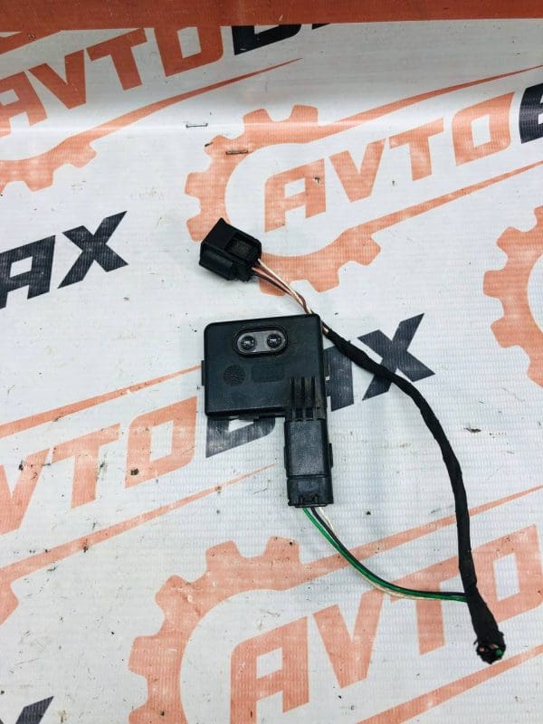 Датчик замка дверей передніх/ задніх правих Renault Scenic AV50487001 — Renault Scenic III