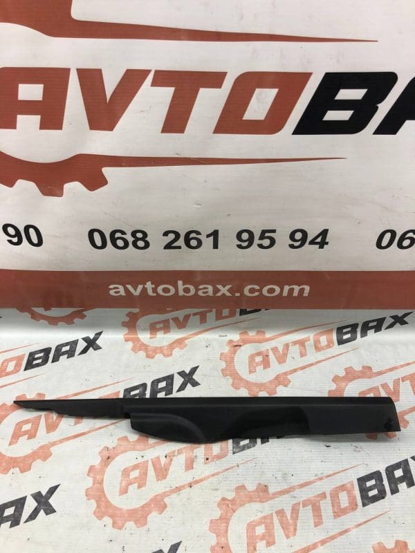 Декоративна накладка крила переднього лівого Nissan Qashqai 66899JD000 — Nissan Qashqai