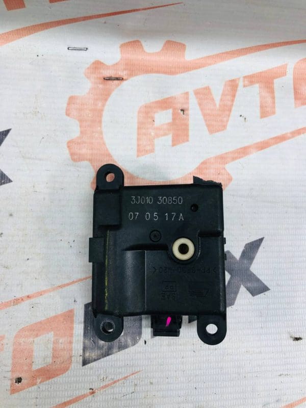 Привід заслінки пічки (сервопривід, моторчик) Nissan Qashqai 3J01030850 — Nissan Qashqai