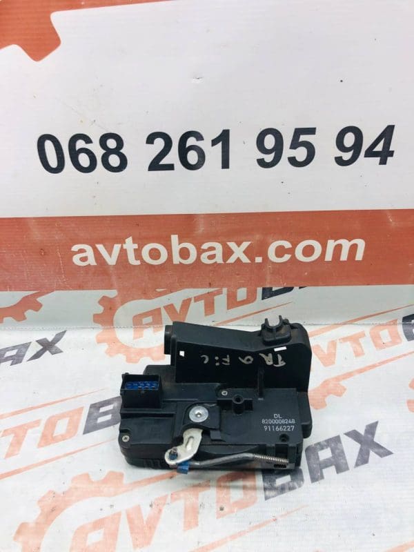 Замок дверей передній правий електричний Renault Trafic 8200042171/8200008248 — Nissan Primastar
