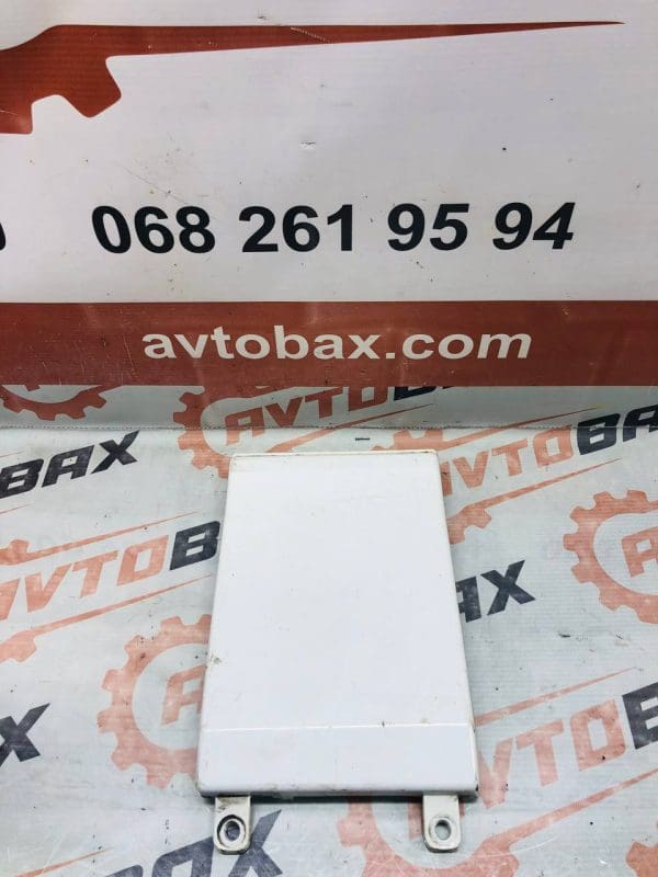 Декоративна накладка люка паливного бака Renault Trafic 788280412R/93868857 — Nissan Primastar