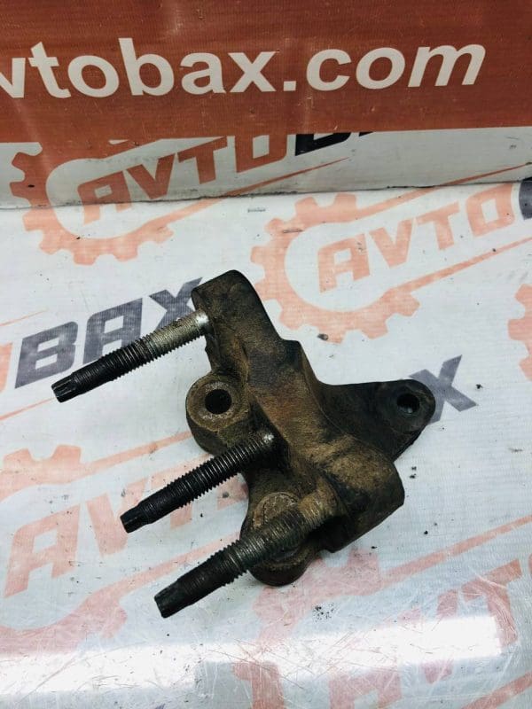 Кронштейн двигуна правий Ford Transit 6C1Q6030BB/1371083, 6C1Q-6030-BC, 1735866 — Ford Transit