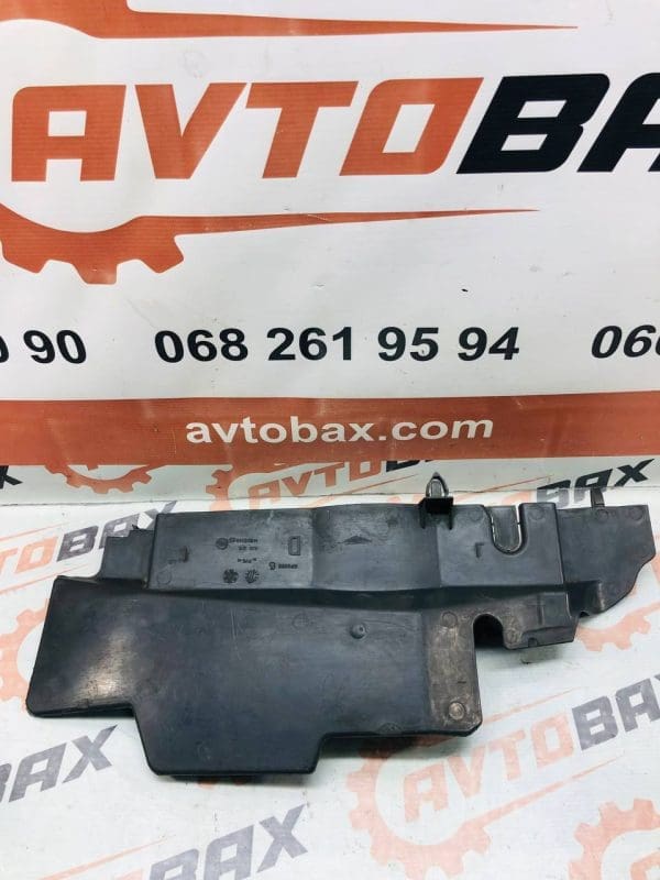 Захист радіатора правий (дефлектор, заслінка, повітряна перегородка) Fiat Scudo 1400314980 — Fiat Scudo