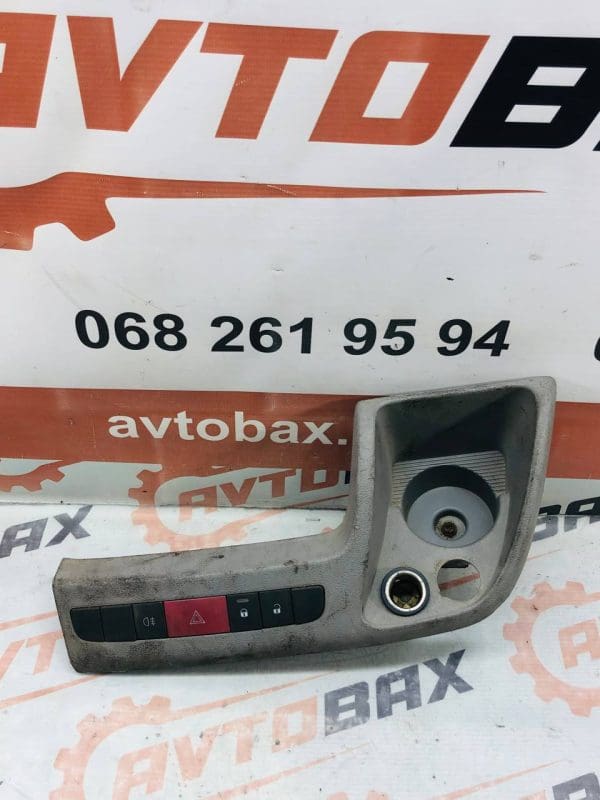 Деталі панелі (сіра) (накладка) Fiat Ducato 1308183070 — Fiat Ducato