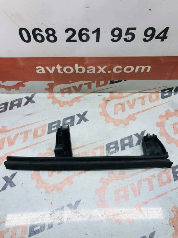 Направляюча скла дверей передньої правої Fiat Fiorino 1354693080 — Fiat Fiorino