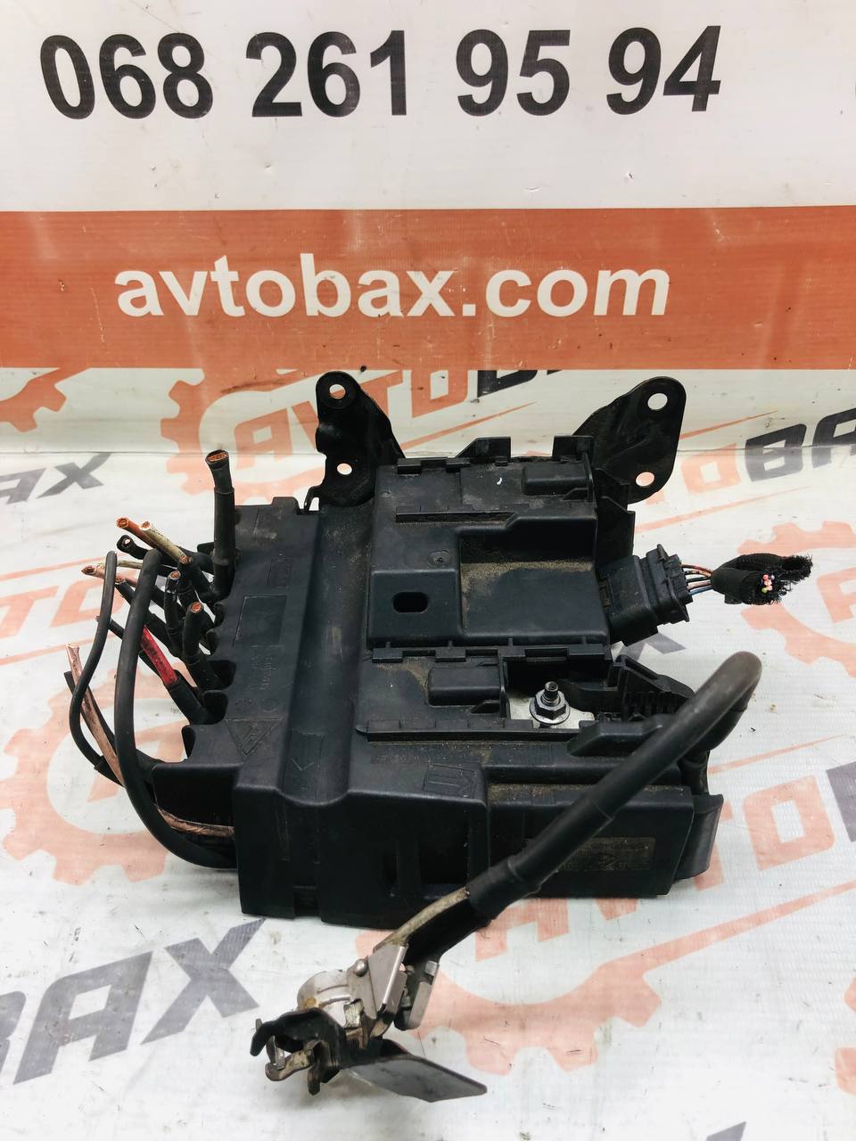 Блок керування акумулятором BPGA Peugeot 308 3008 Citroen C4 Picasso 9675349880/ E1075853 — Citroen 3008